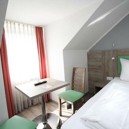 Hotel Pension Koeberl Мюнхен Экстерьер фото