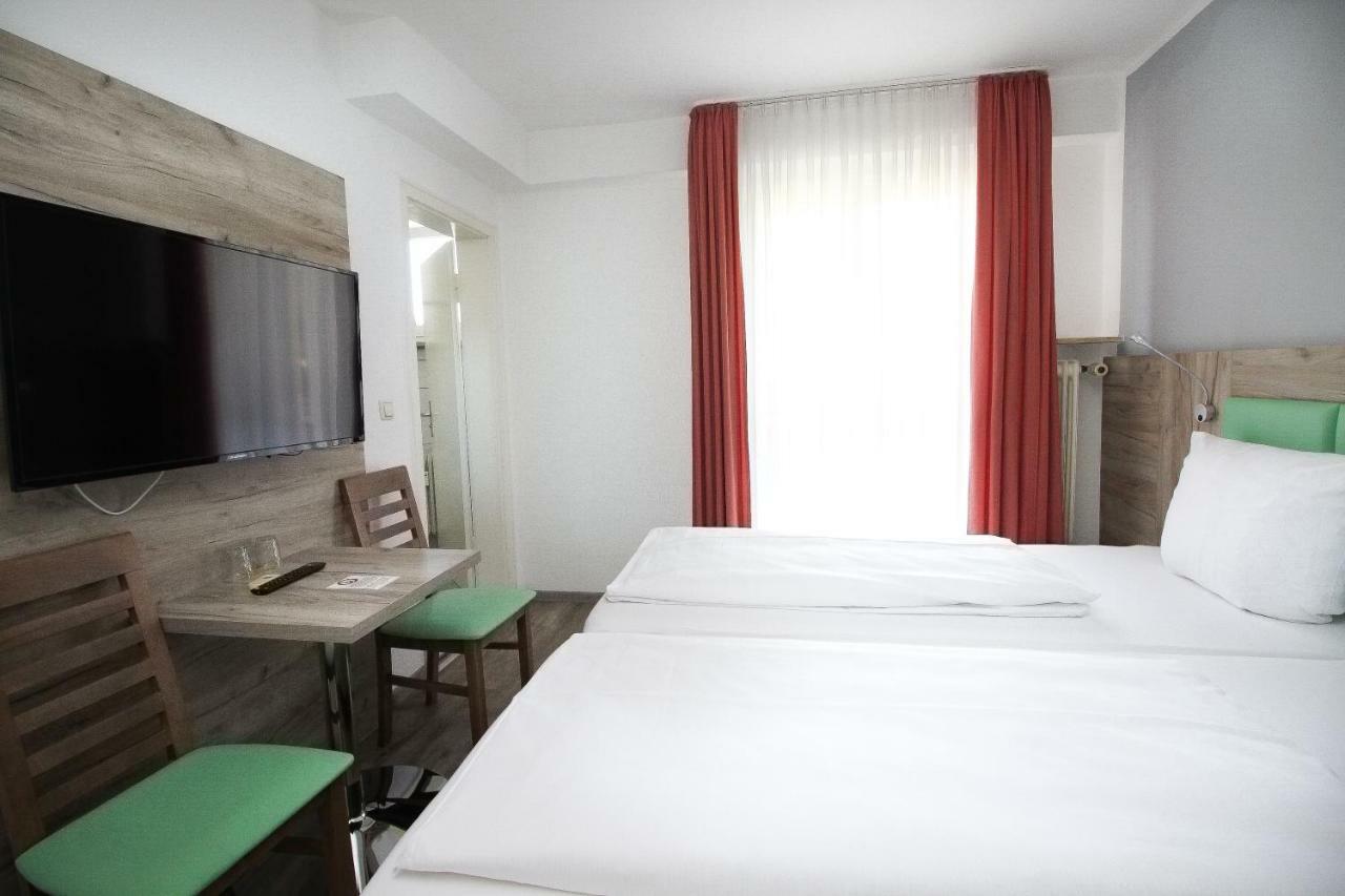 Hotel Pension Koeberl Мюнхен Экстерьер фото