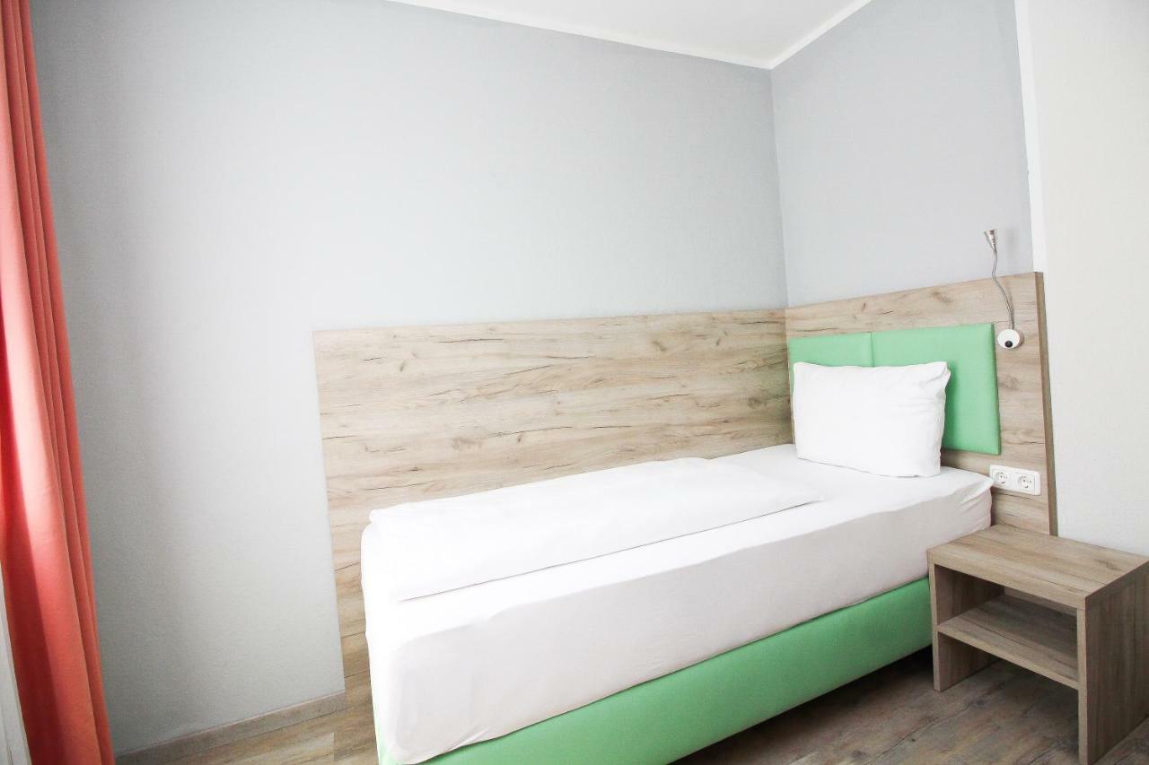 Hotel Pension Koeberl Мюнхен Экстерьер фото