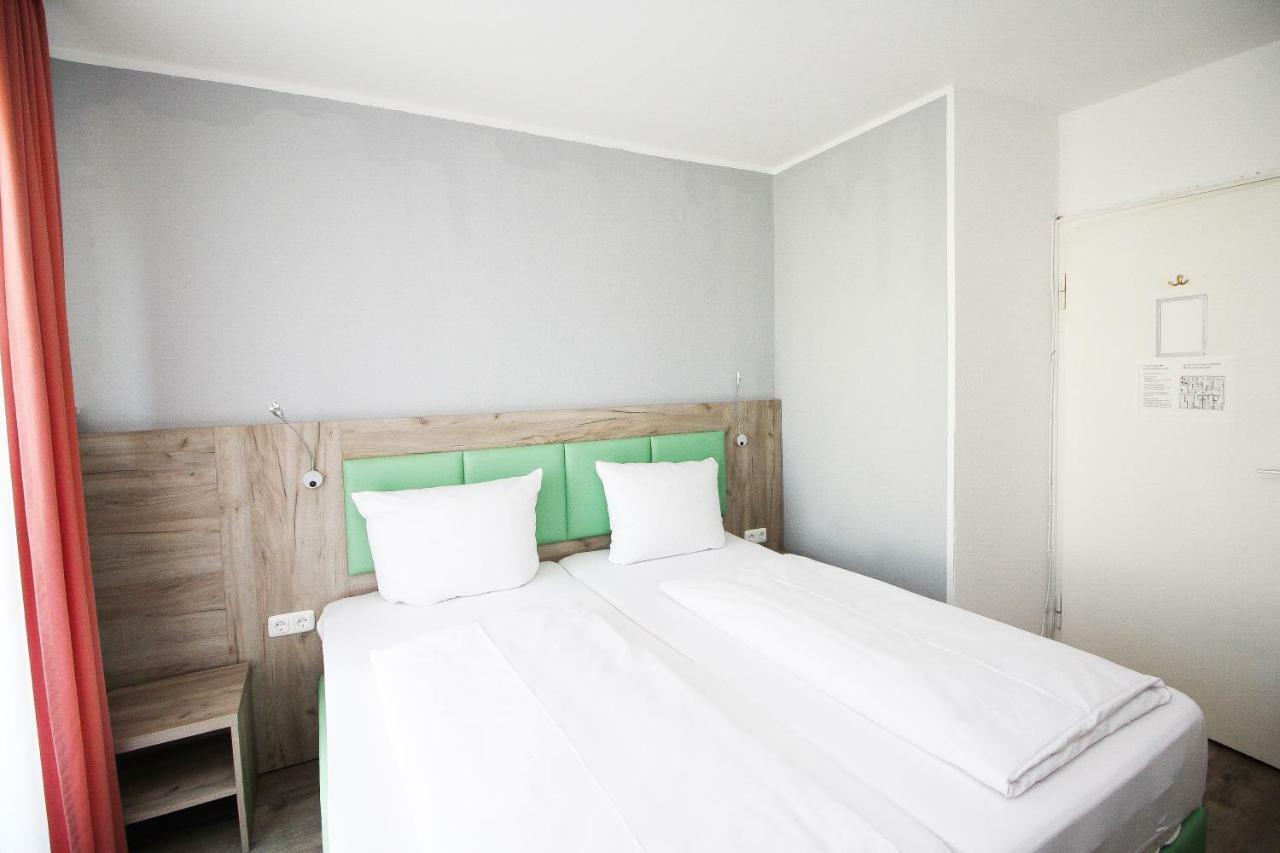 Hotel Pension Koeberl Мюнхен Экстерьер фото