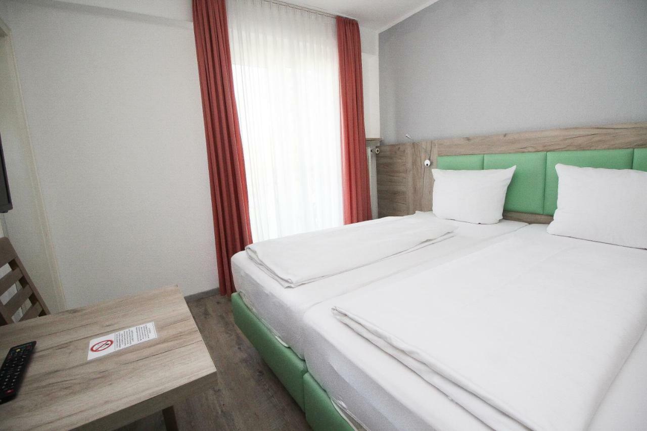 Hotel Pension Koeberl Мюнхен Экстерьер фото