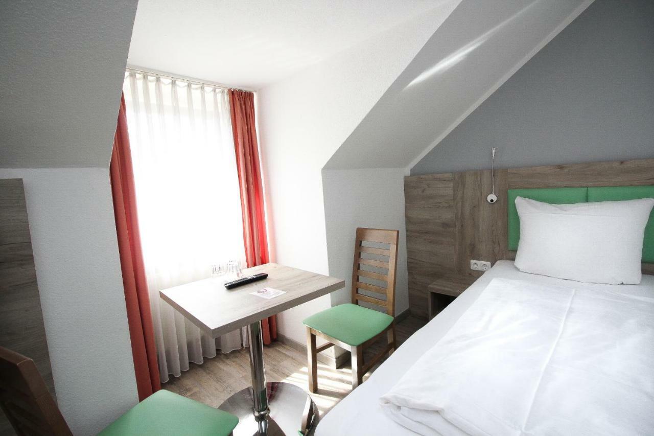 Hotel Pension Koeberl Мюнхен Экстерьер фото