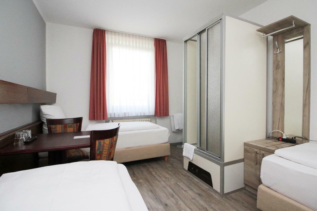 Hotel Pension Koeberl Мюнхен Экстерьер фото