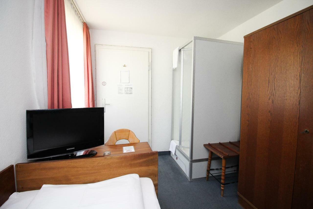 Hotel Pension Koeberl Мюнхен Экстерьер фото