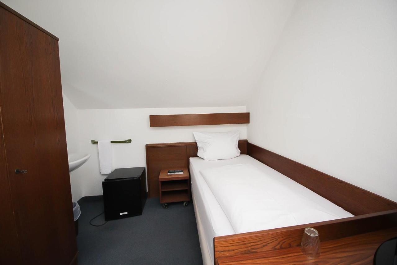 Hotel Pension Koeberl Мюнхен Экстерьер фото